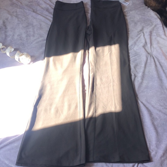 2 pairs of Old Navy Powersoft Flare Extra High Rise. - Picture 9 of 9